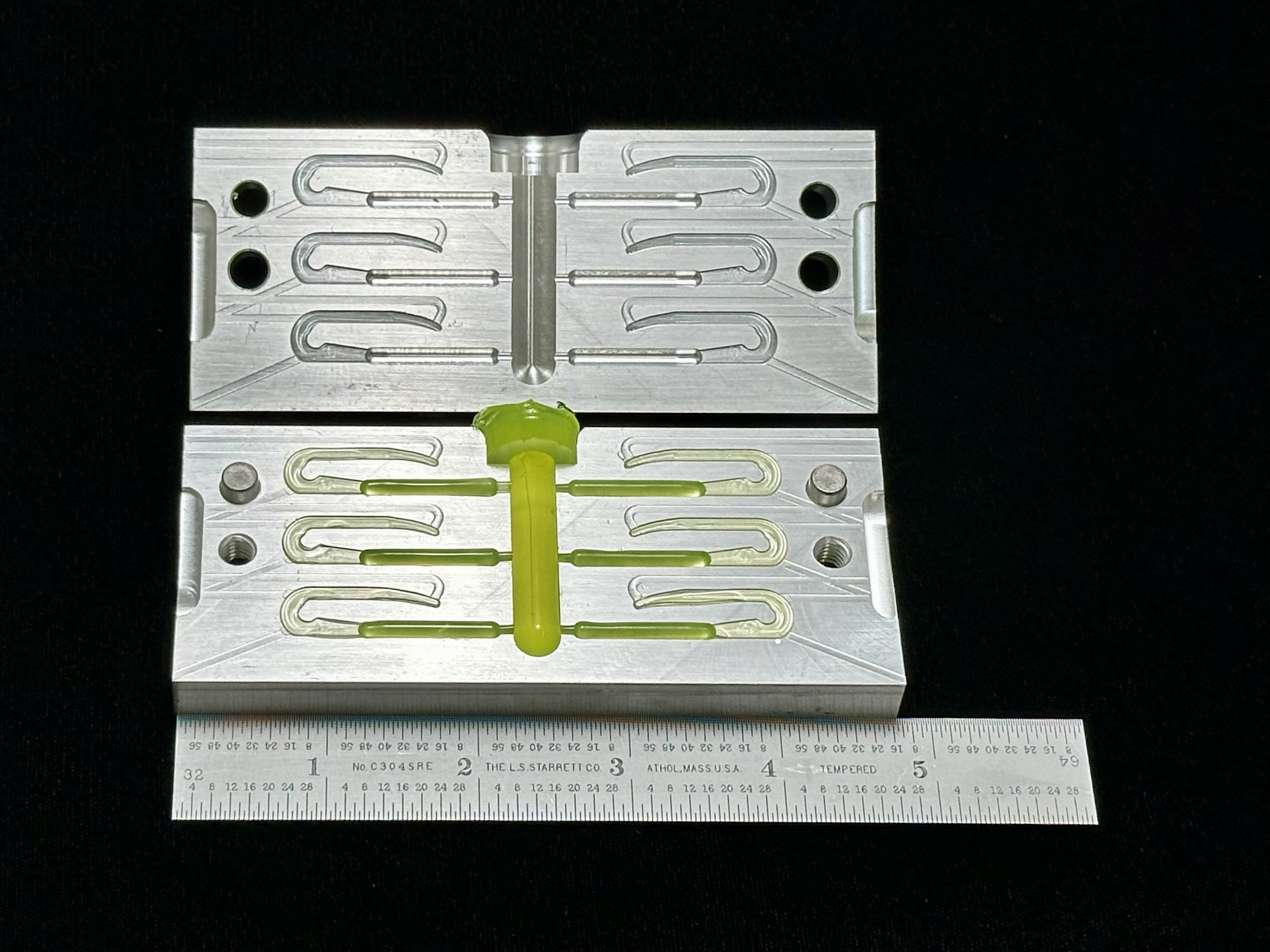1.5 Inch Smooth Ribbon Tail - 6 cavity Worm mold